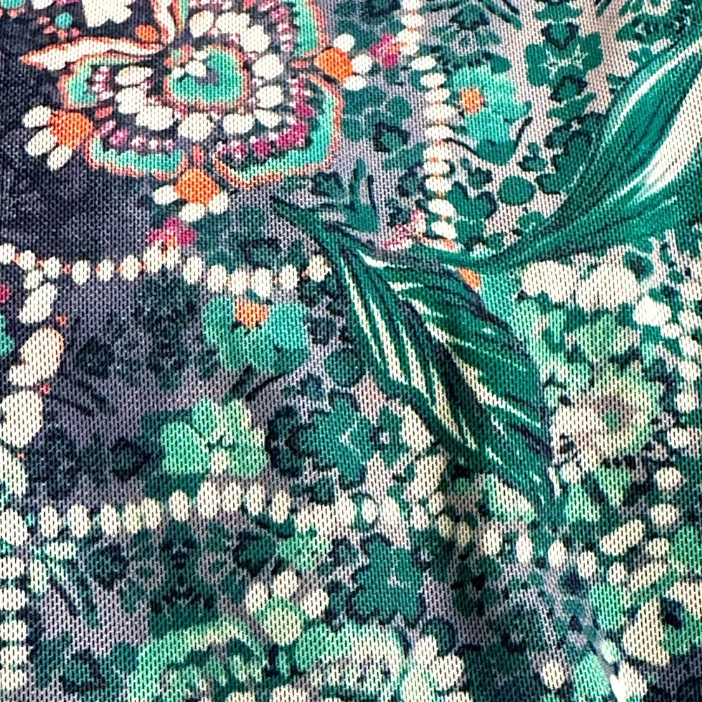 Women’s Catherine’s plus size blouse SZ 2X kaftan style W/ attached camisole - Picture 4 of 12